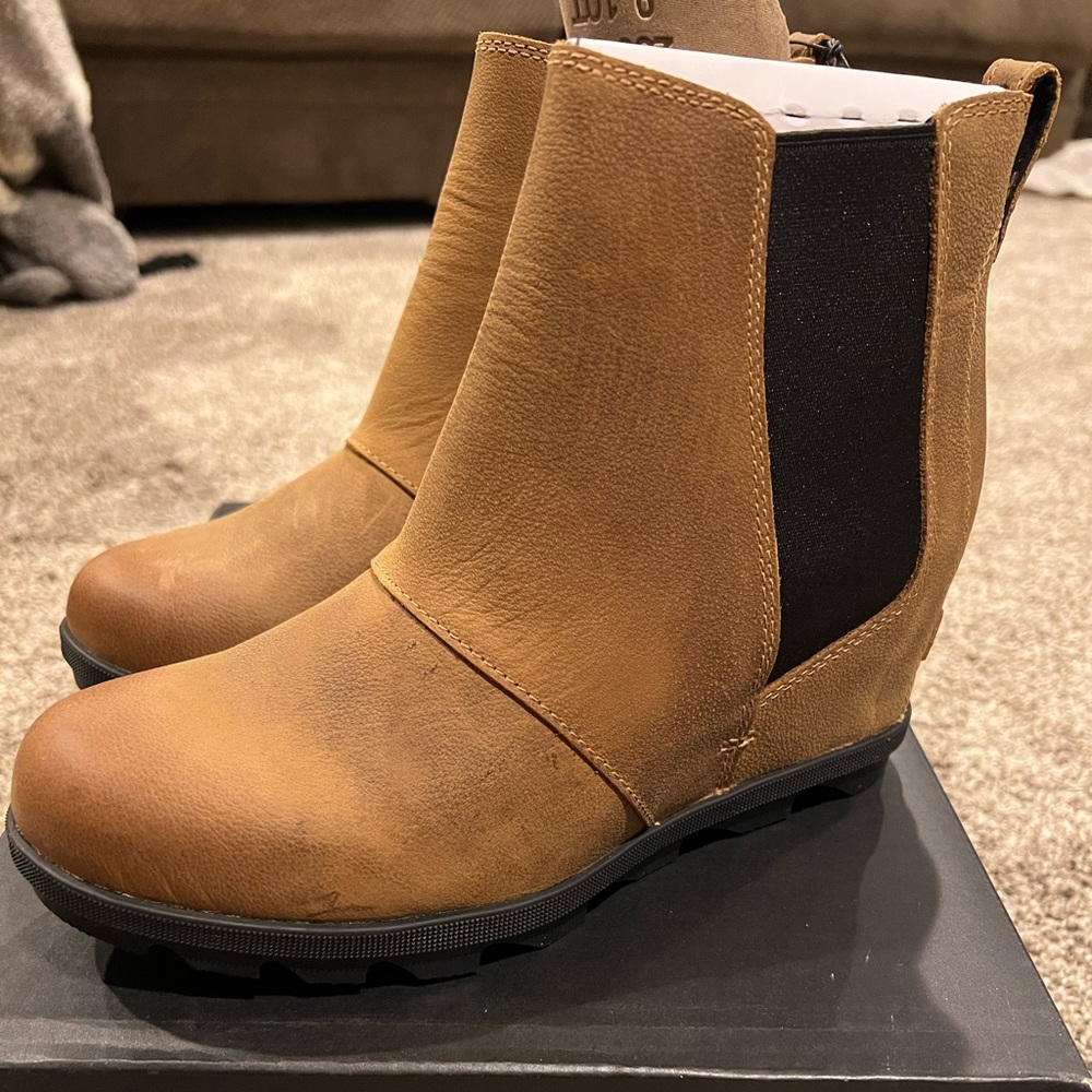 Sorel Joan of Artic II Booties Size 10- Brand new, never been worn!